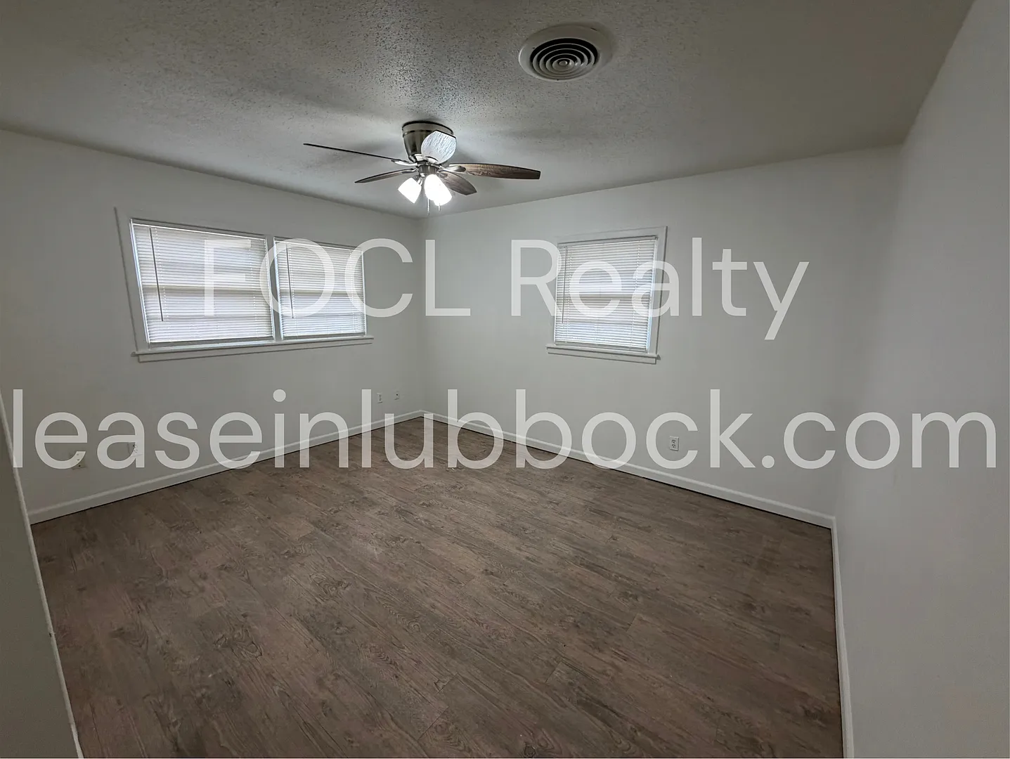 Updated 3 bedroom/2 bathroom home — Photo 4