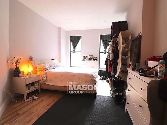 3rd image of 595 10th Ave APT 3S