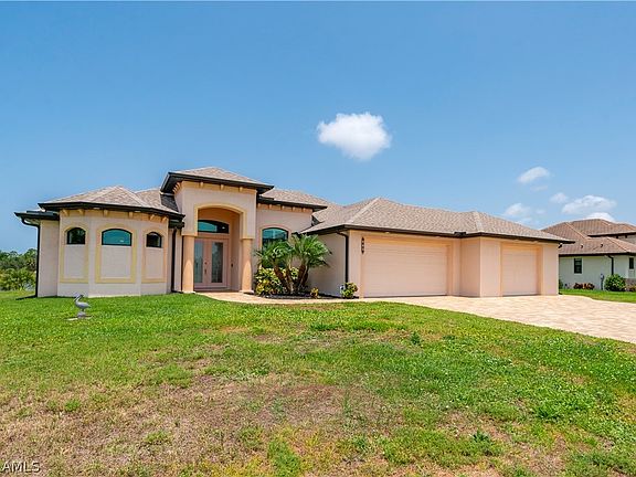 3rd image of 476 Sweetwater Dr