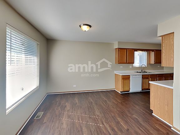 5th image of 440 Lowell Dr #A