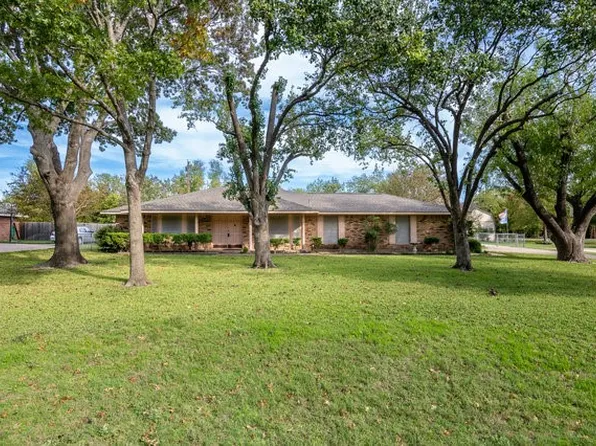 410 Shadowwood Trl, Red Oak, TX 75154