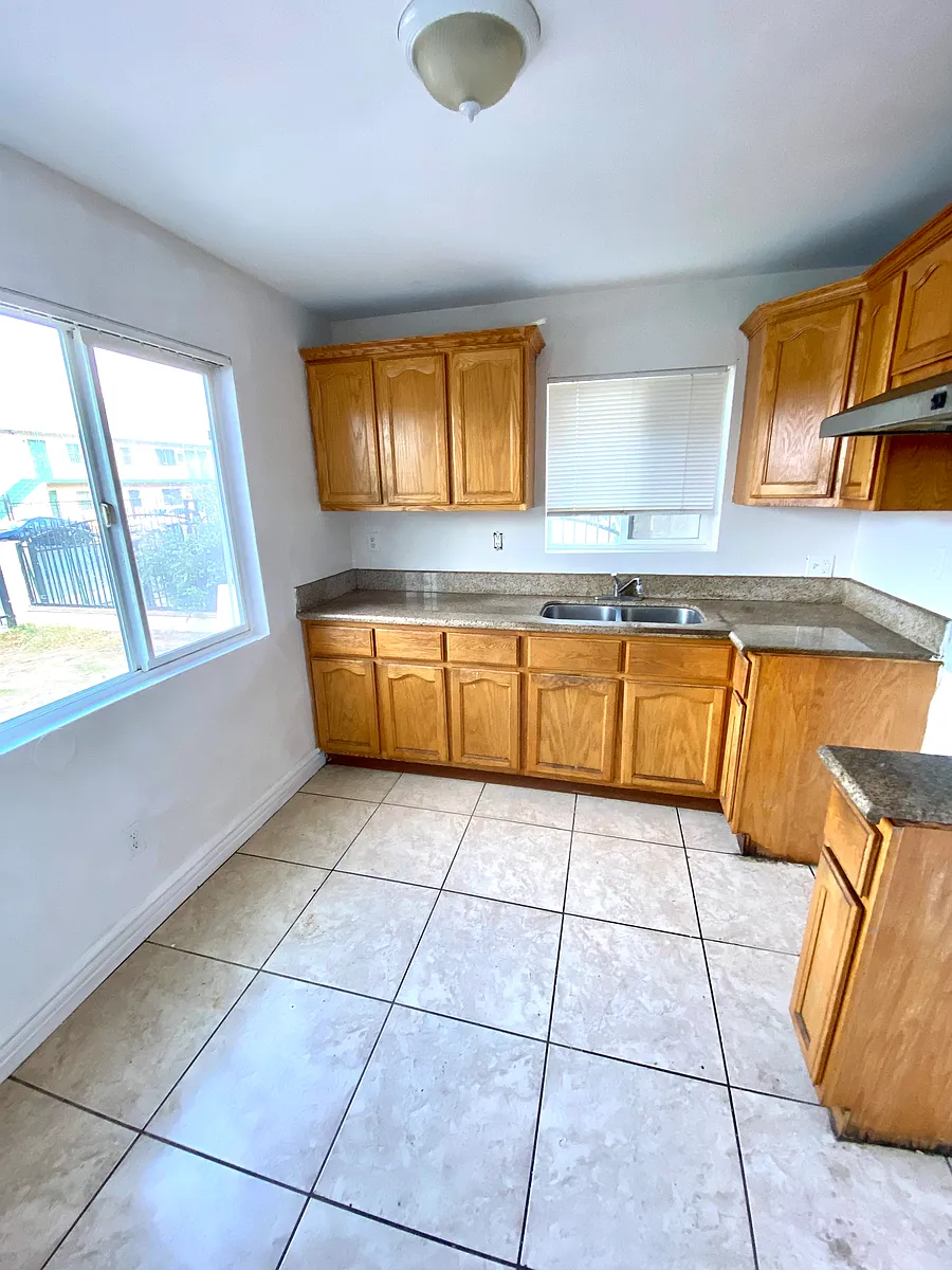 Building Photo - 520 W Colden Ave #520