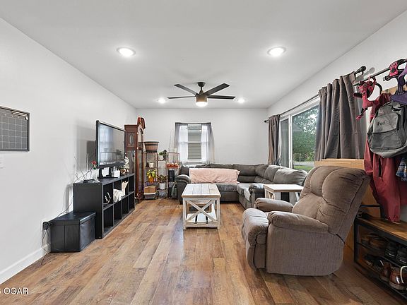 4th image of 210 S Goode Ave