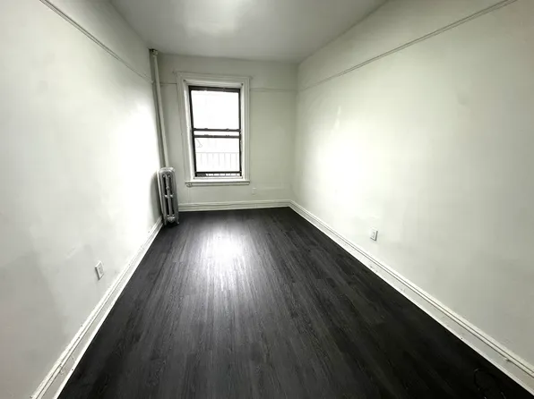 952 Saint Mark's Avenue image 4 of 10