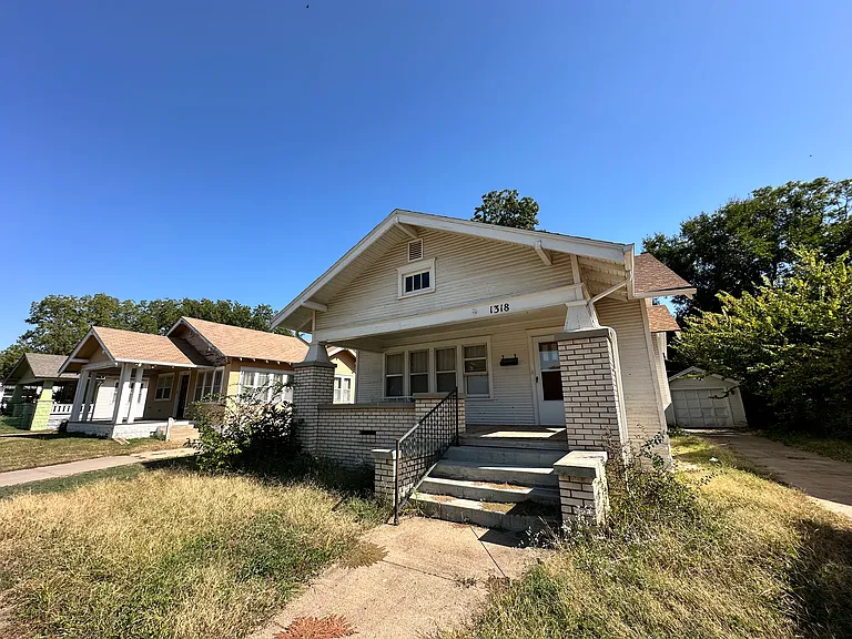 1318 S Hydraulic Ave — Photo 2