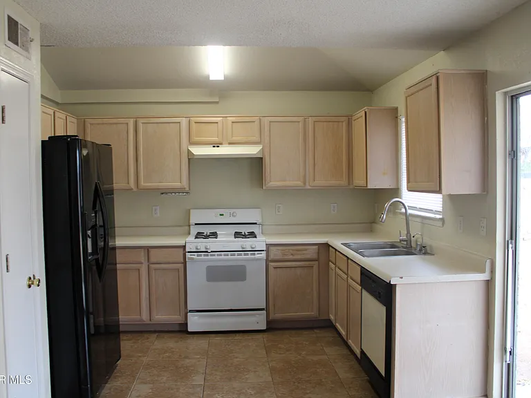 11008 Rogers Hornsby St — Photo 4