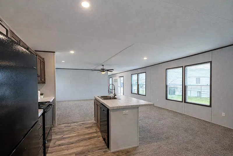 4 bed, 2.0 bath, 1292 sqft, $1,599 — Photo 3