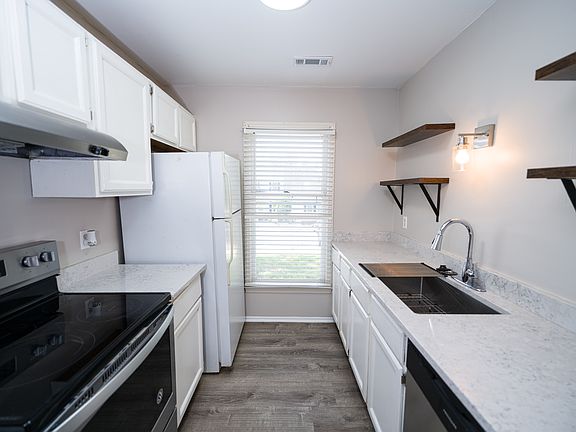 4th image of 4 Astor Ct