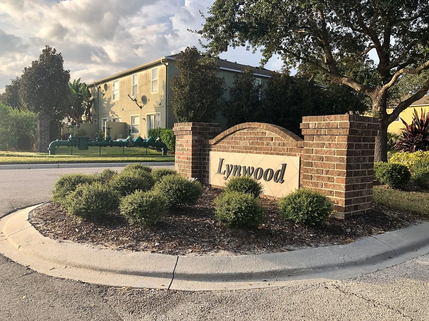 Water Views -3 Bedroom 2.5 Bath-Move In Now-Water,Trash,Sewer & Lawn Care Included! 2 Story Townh... — Photo 4
