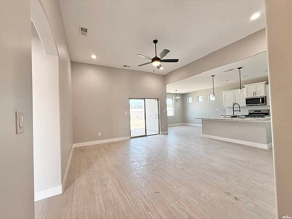 4th image of 704 Ruby St