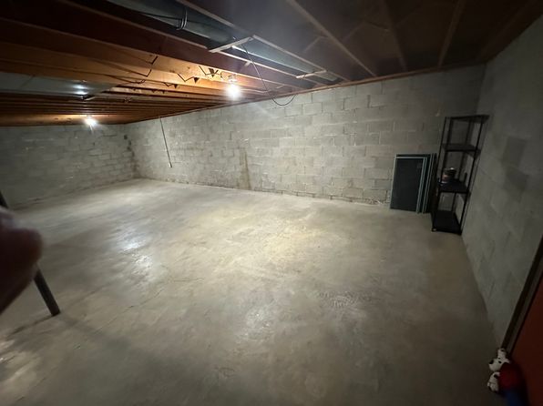 517 N Main St #103, Roanoke, IL 61561