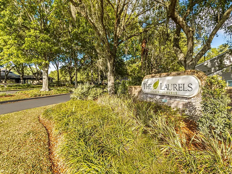 The Laurels — Photo 11