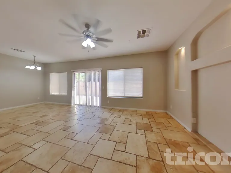 504 W Beautiful Ln — Photo 3