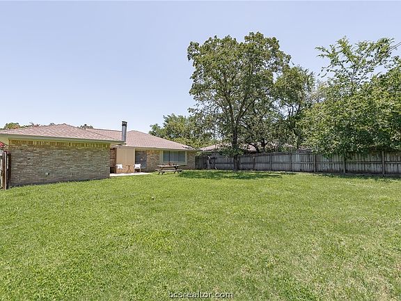 3rd image of 7800 Shiloh Ct
