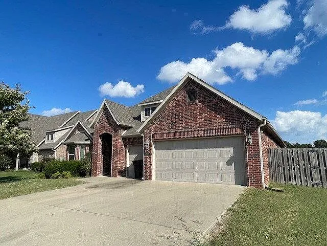 3895 Baltic St — Photo 1
