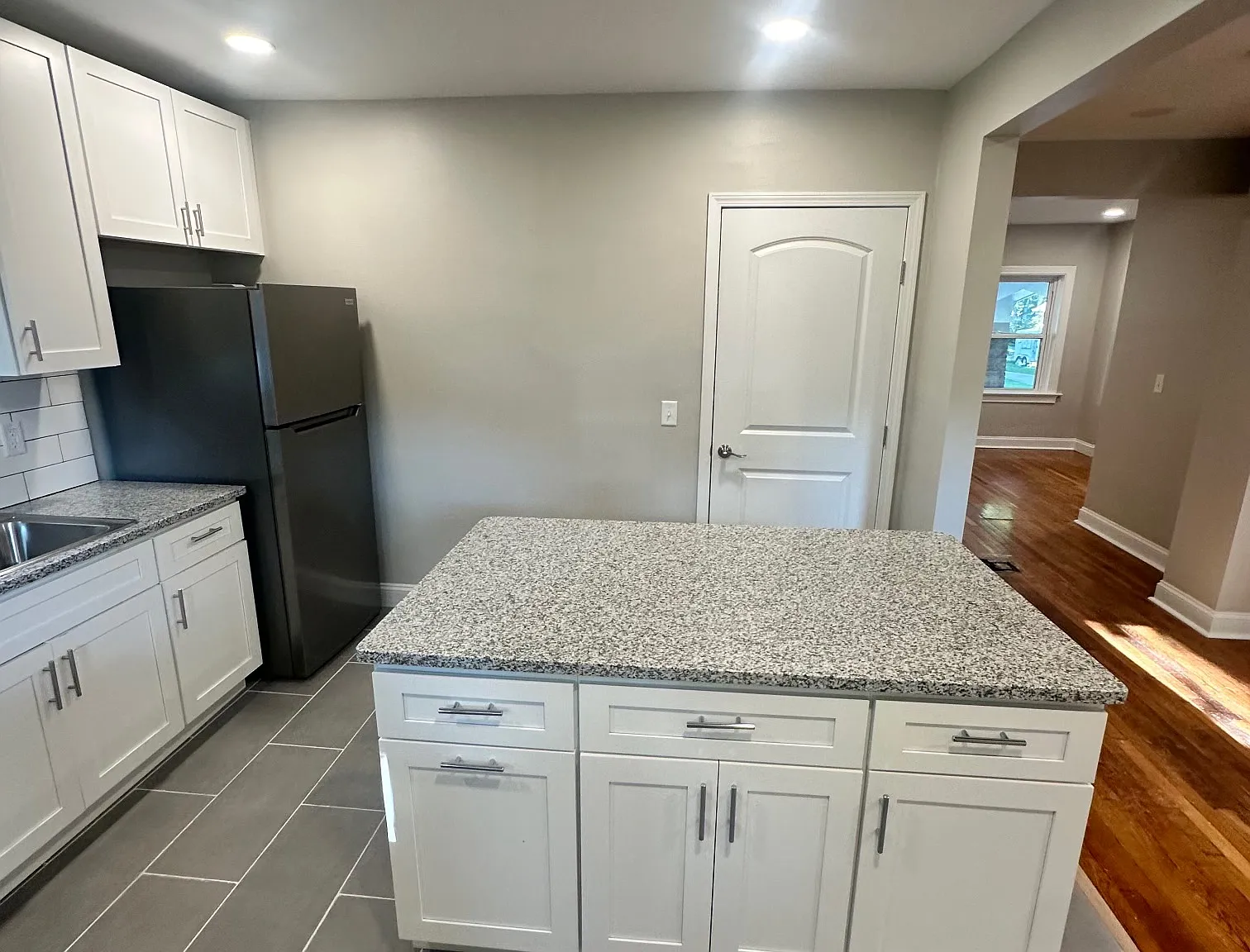 4 bed, 600 sqft, $2,100 — Photo 1