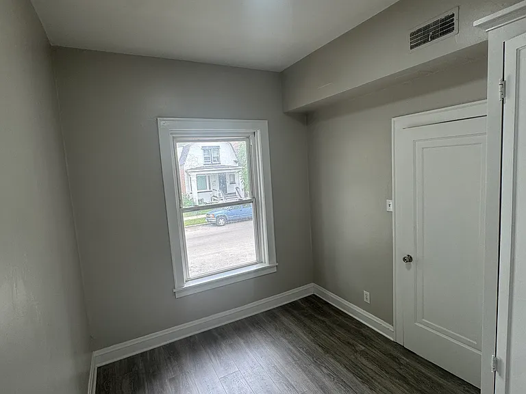 7250 S Langley Ave #1F — Photo 3