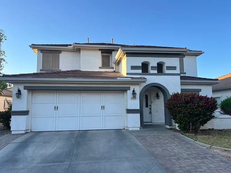 3728 E Liberty Ln — Photo 1