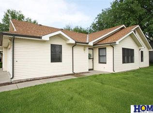 535 Lamont Cir, Lincoln, NE 68528