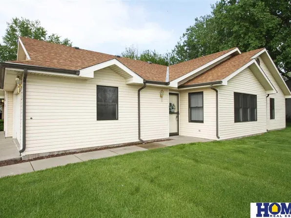 535 Lamont Cir, Lincoln, NE 68528