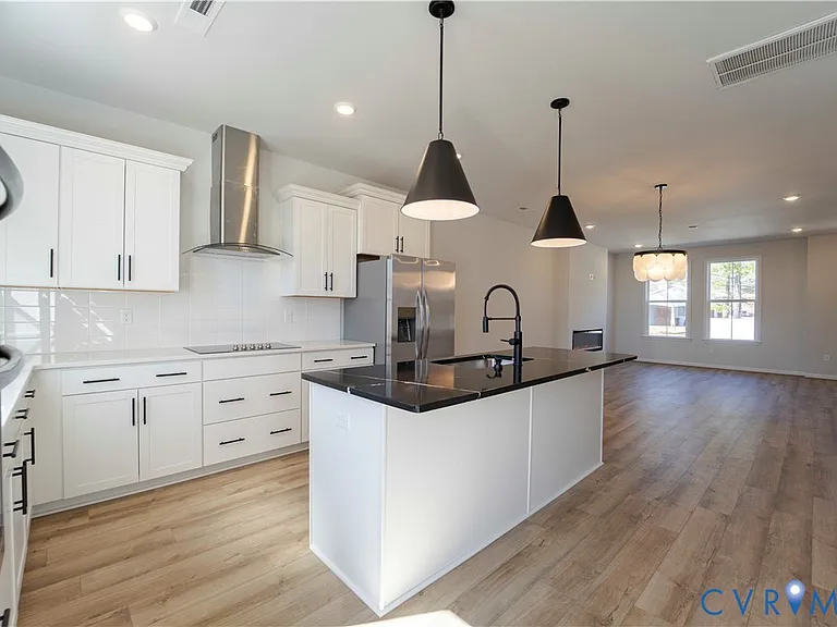 212 Avenda Ln — Photo 8
