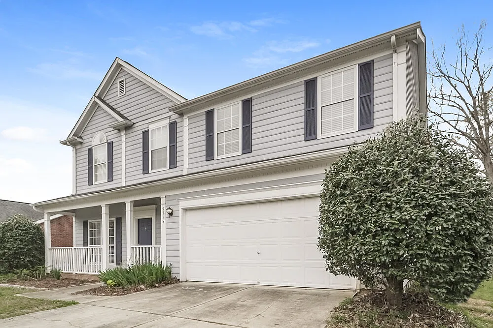 5 bed, 2.5 bath, 2369 sqft, $2,385 — Photo 4
