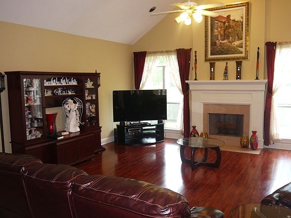 2nd image of 132 Windsor Hills Dr