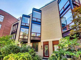 1223 W Cottage Pl, Chicago, IL 60607