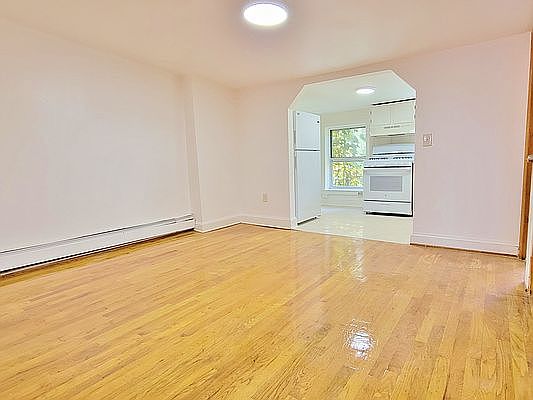3rd image of 86 Ryerson St Floor 4