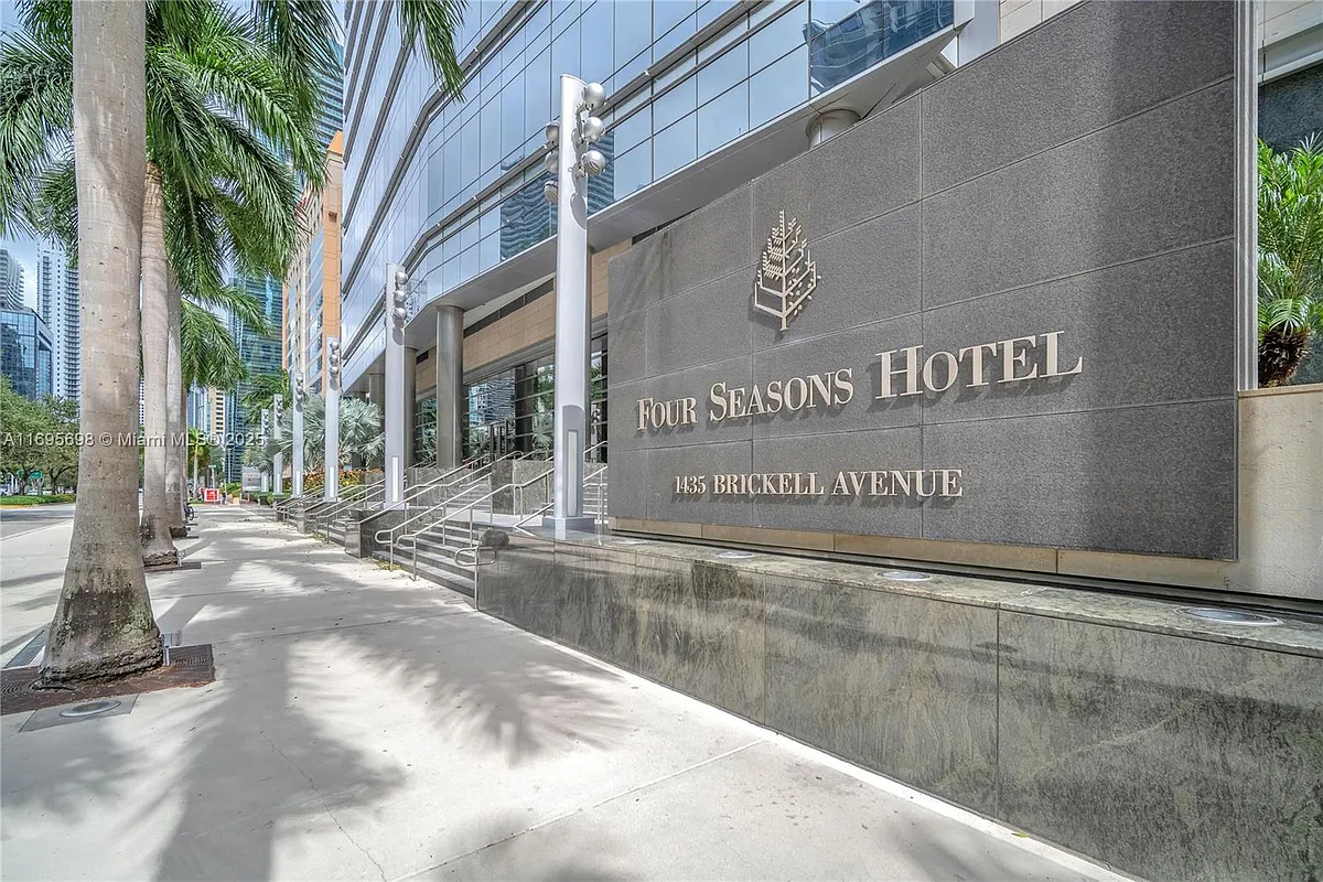 Building Photo - 1435 Brickell Ave #3012