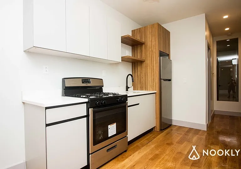 379 S 5th St #1L — Photo 4