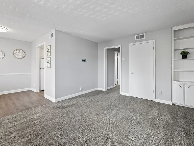 Beautiful Apartments in the heart of Brookside — Photo 38
