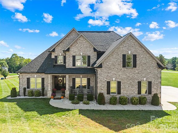 3rd image of 895 Oak Ridge Farms Cir