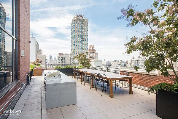 Sold by Sotheby's International Realty | media 7