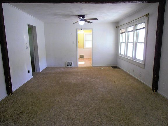 3rd image of 1336 E Fox St