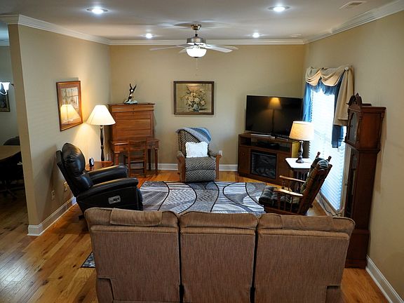 4th image of 225 James Longstreet Blvd