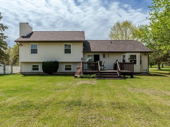 4456 Waterboro Ln, Roscoe, IL 61073
