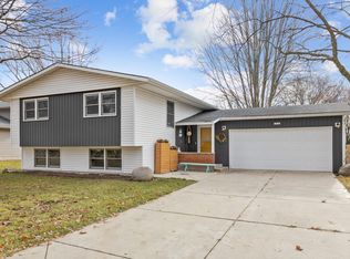 1519 Jewel Ave, St Charles, IL 60174