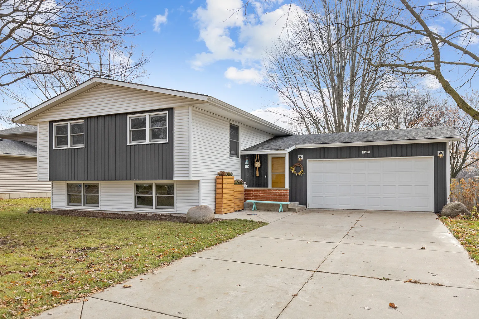 1519 Jewel Ave photo 1