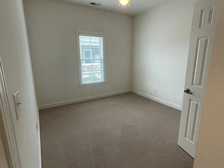 605 Viccars Ln — Photo 12