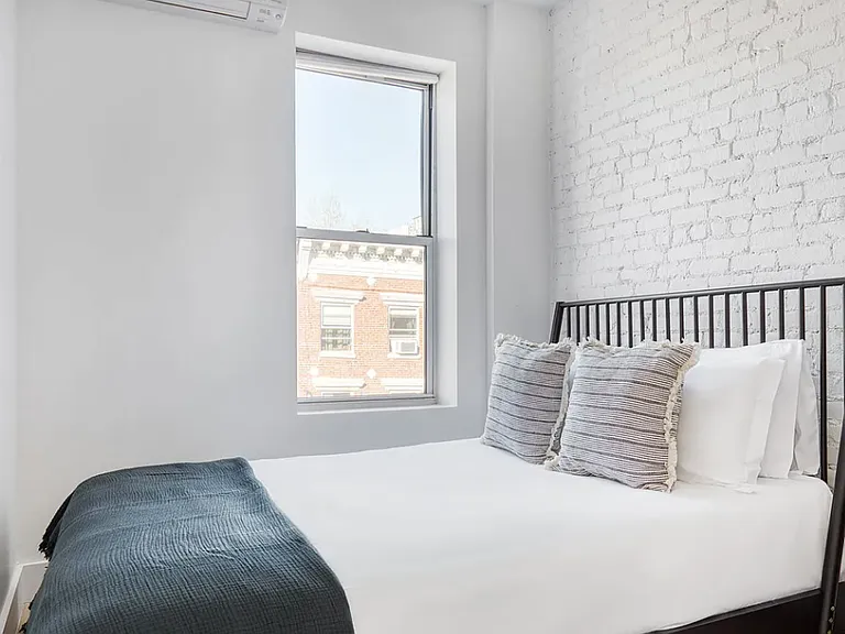 131 Smith St #3 — Photo 4