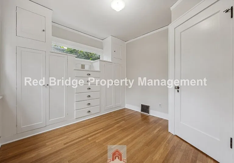 2619 NE Flanders St — Photo 24