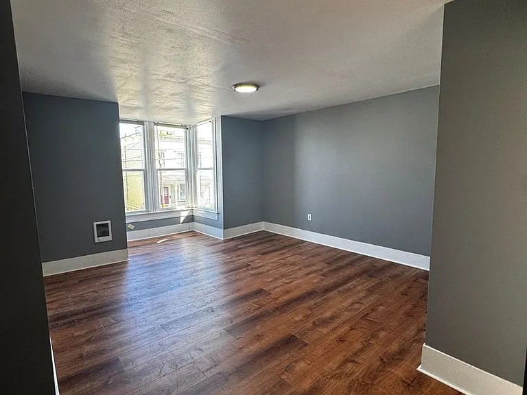 591 Commercial St — Photo 4