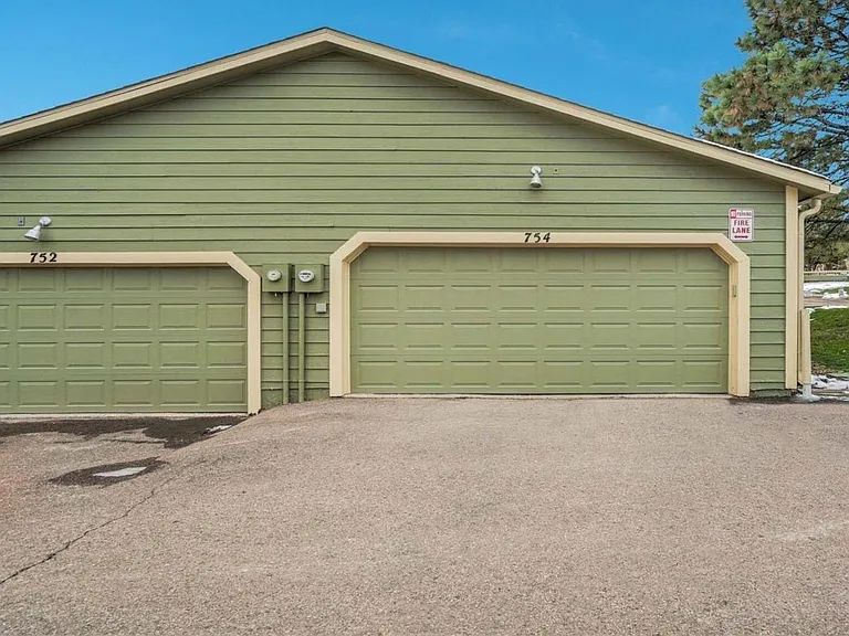 754 Crown Point Dr — Photo 17