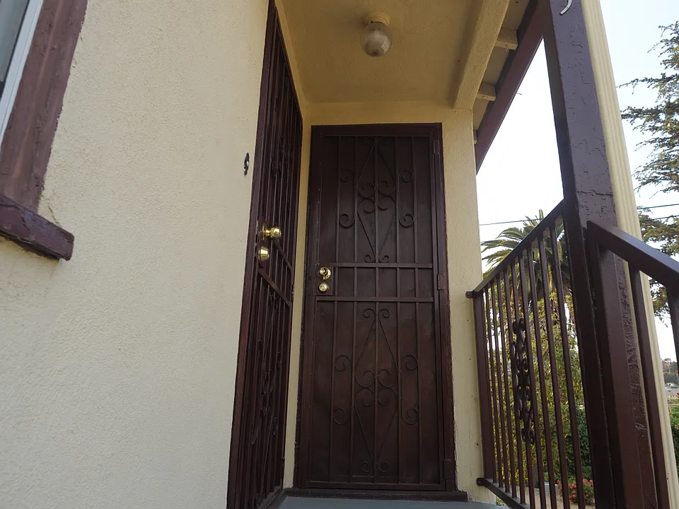 Multiple entryways - top of stairs.