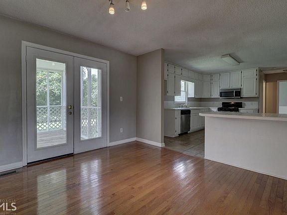 3rd image of 92 Dogwood Trail Dr