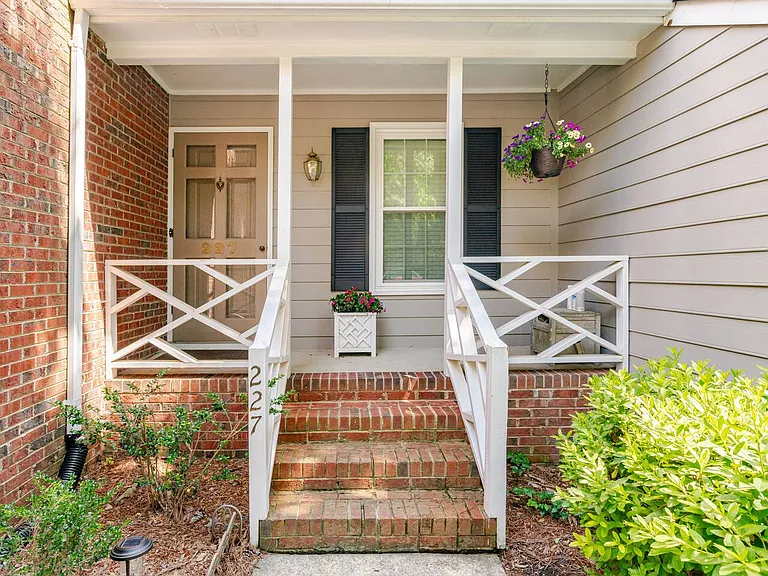227 Wetherburn Ln — Photo 2