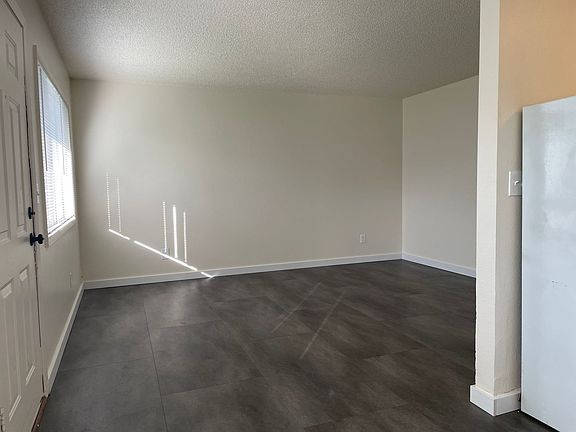 4th image of 117 NE Clark Ave #8