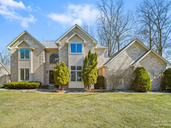 27165 John Dr, New Boston, MI 48164