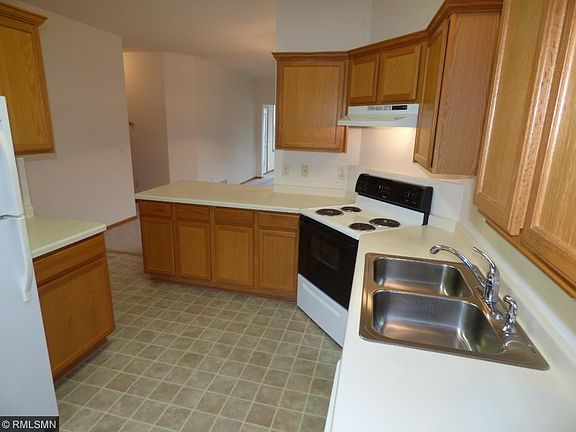 4th image of 303 100th Ct NE